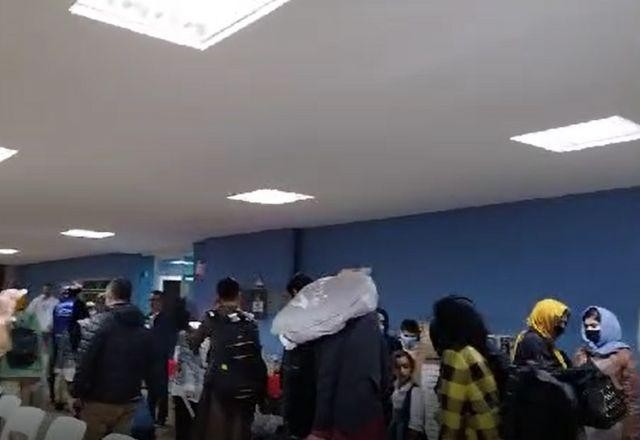 Imagem da noticia Imigrantes afegãos chegam a abrigo em Praia Grande