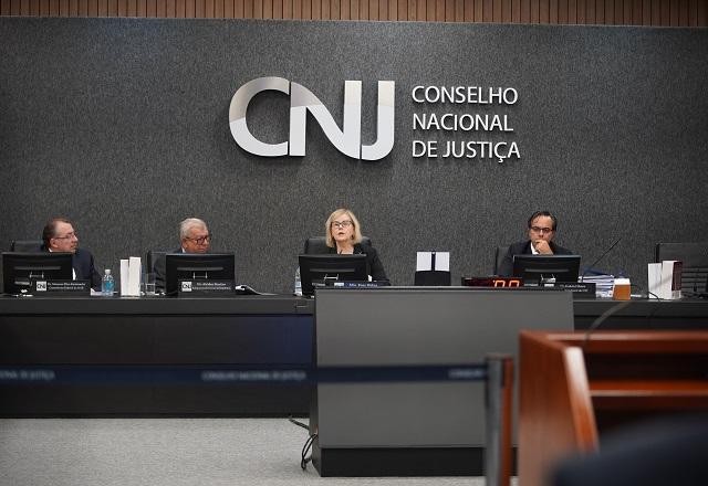 Imagem da noticia Ataque aos Poderes não abalou democracia, diz Rosa Weber