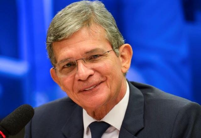 Imagem da noticia Bolsonaro anuncia Joaquim Silva e Luna para presidente da Petrobras