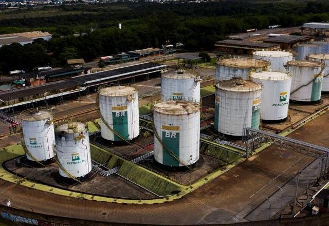 Imagem da noticia Petrobras eleva preço da gasolina em 5%