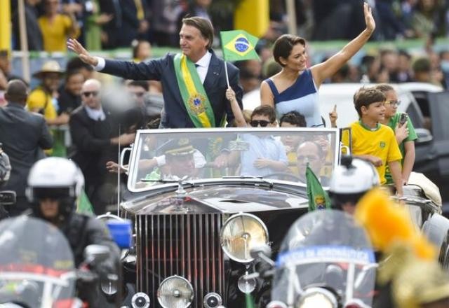 Imagem da noticia Poder Expresso: ação da PF se aproxima do clã Bolsonaro