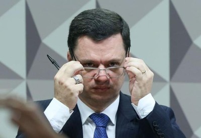 Anderson Torres apresentou passagem falsa para justificar ausência no 8/1, diz PGR