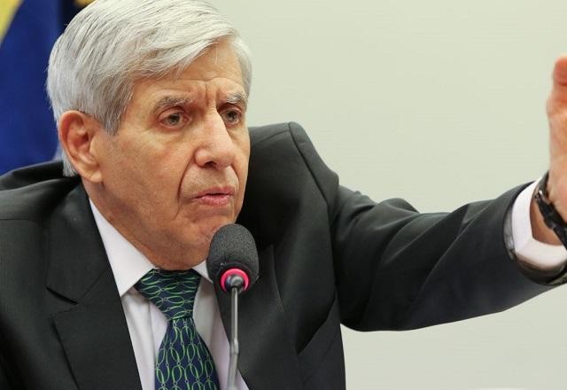 Imagem da noticia Em evento fechado, Heleno fala em "atitude mais drástica" contra STF