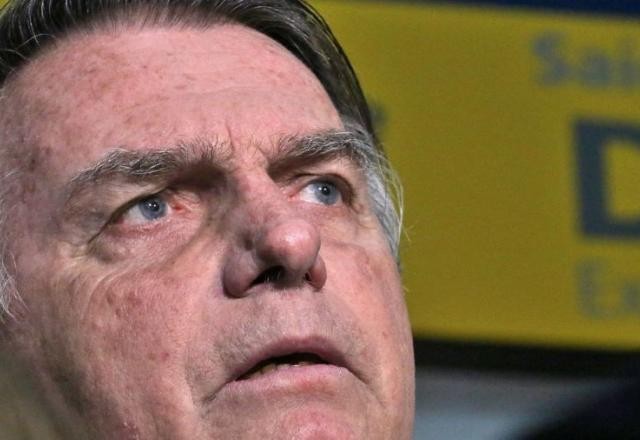 Imagem da noticia Internado, Bolsonaro posta foto na sala de cirurgia: "Mais uma etapa vencida"