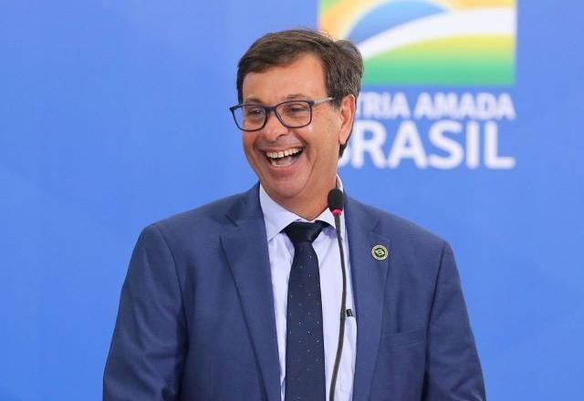Imagem da noticia Ministro do Turismo provoca governadores a ganharem menos no lockdown