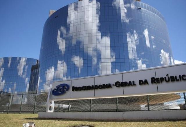 PGR quer relatório que embasou reportagem sobre Abin e Flávio Bolsonaro