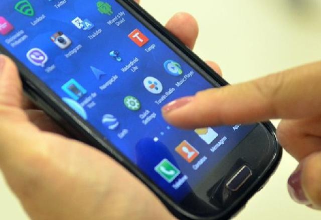 Imagem da noticia Relógios de alguns celulares atrasam mesmo sem horário de verão