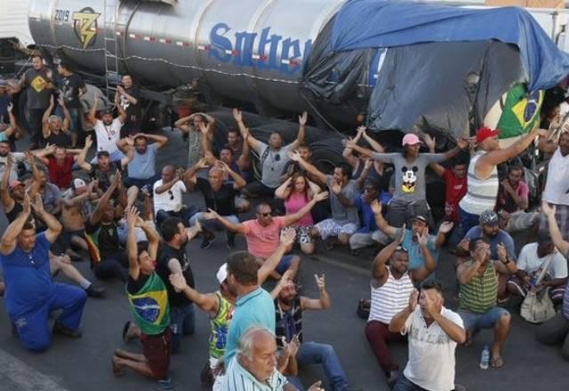 Greve dos caminhoneiros será em 1º de fevereiro, diz associação