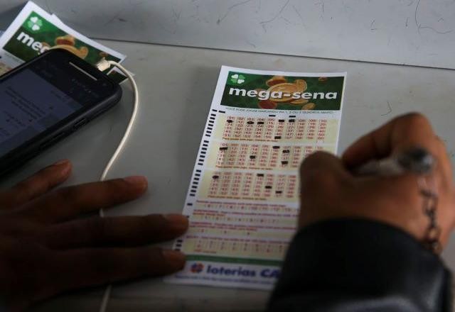 Imagem da noticia Prêmio da Mega-Sena acumula e vai a R$ 190 milhões