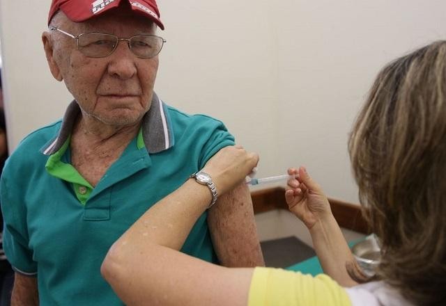 Covid-19: SP começa a vacinar idosos acima de 90 anos em 8 de fevereiro
