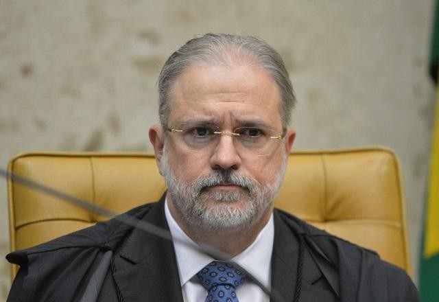 Imagem da noticia Envio de emendas de bancadas a estados é inconstitucional, afirma Aras
