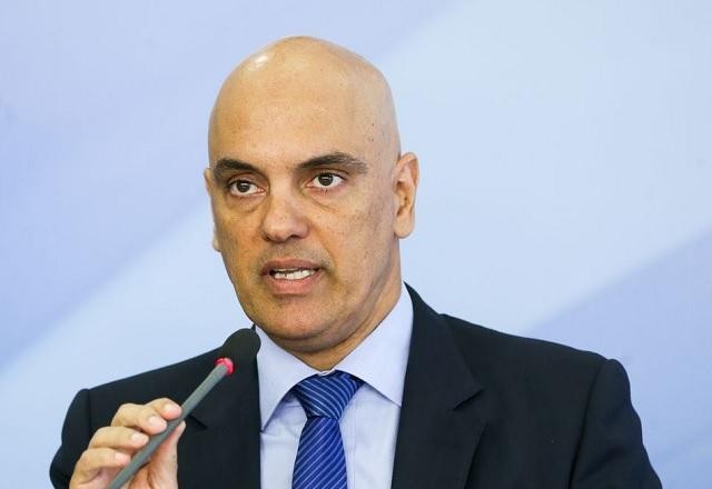 Moraes mantém inquérito contra Bolsonaro por fala sobre vacina e Aids