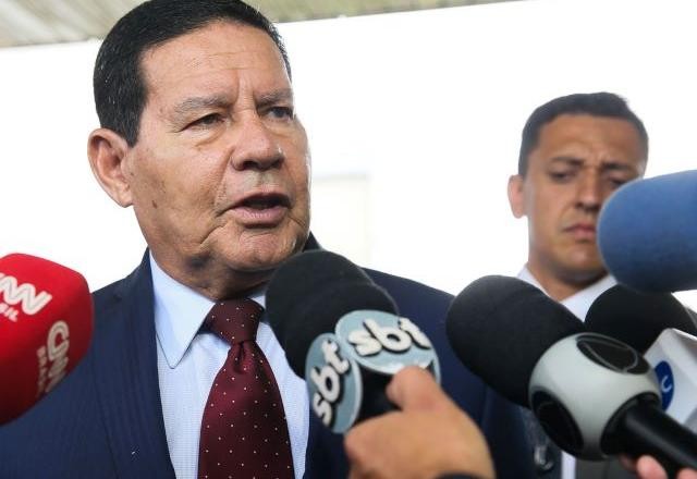 "Aguenta pressão", diz Mourão sobre presidente da Petrobras