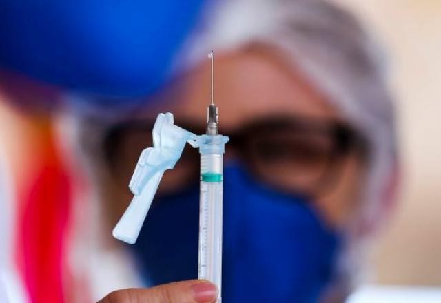 Imagem da noticia Saúde detecta novas variantes da Covid-19 e alerta para reforço vacinal