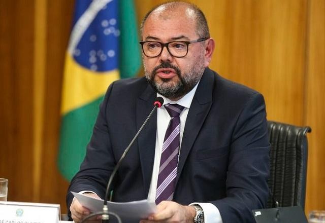 Imagem da noticia Auxílios foram pagos a 200 mil caminhoneiros e 240 mil taxistas, diz ministério