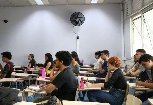 Imagem da noticia Provão Paulista: estudantes do 3º ano do Ensino Médio iniciam exame nesta quarta (30)