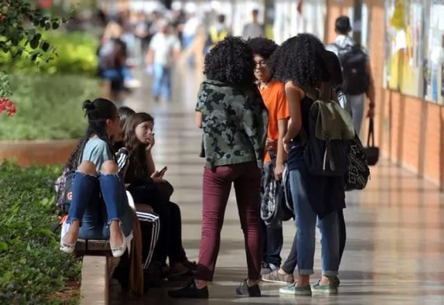 Imagem da noticia Prefeito de SP sanciona lei que garante distribuição de absorventes