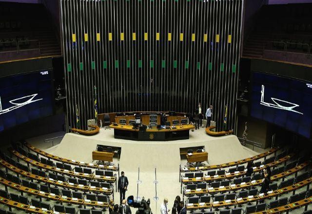 Imagem da noticia Câmara aprova projeto que criminaliza nudes criados por inteligência artificial