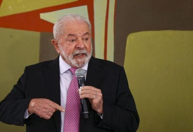 Poder Expresso: Lula quer derrotar "fanáticos de direita"