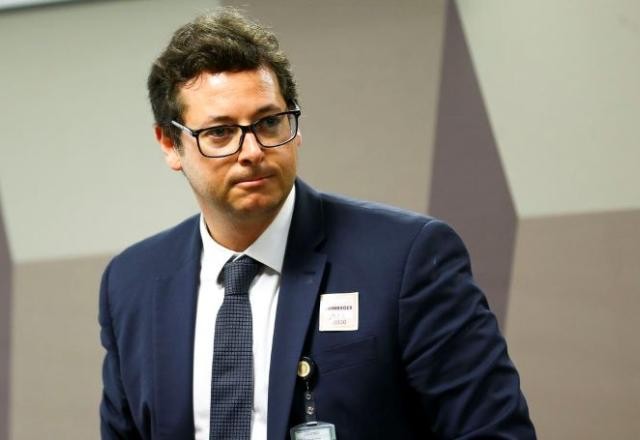 Imagem da noticia Wajngarten diz que falou com Cid para entrega voluntária de joias ao TCU