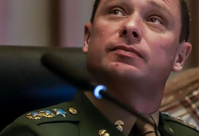 Imagem da noticia Exército confirma decisão de Moraes sobre afastamento de Mauro Cid