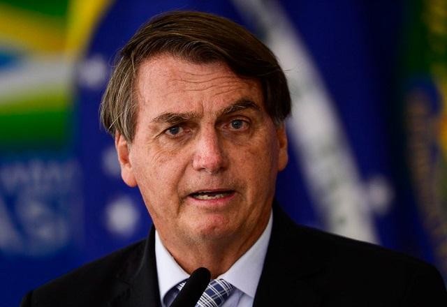 Avião que levava Bolsonaro arremete em aeroporto de Minas Gerais