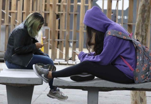 Imagem da noticia Olhando para o celular? Brasileiros passam 9h por dia de olho na tela