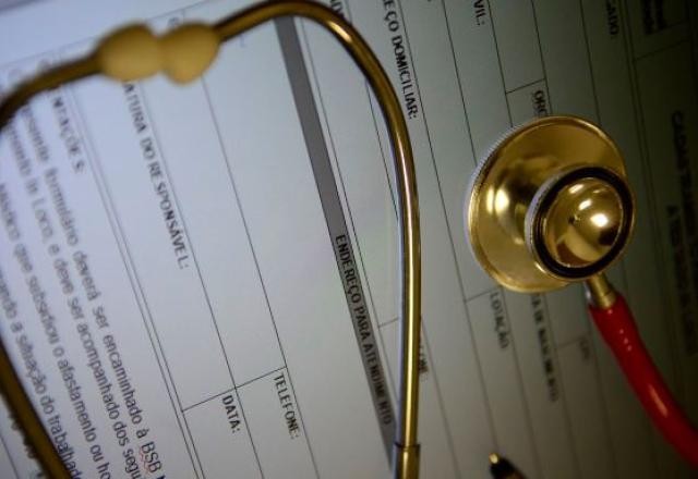 Imagem da noticia ANS suspende venda de 19 planos de saúde por causa de reclamações