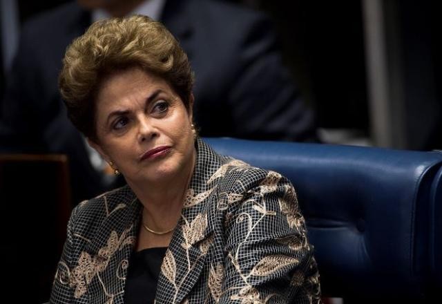 Imagem da noticia Dilma assume cargo no Brics, mas cerimônia de posse fica para viagem de Lula