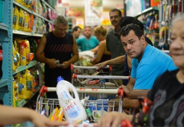 Imagem da noticia Intenção de consumo das famílias cresce 0,5% em junho e mantém índice positivo