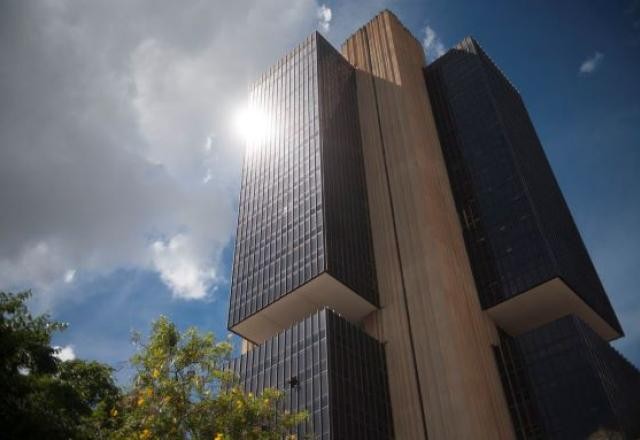 Imagem da noticia Banco Central eleva taxa de juros para 11,75%