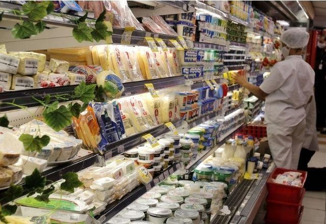 Imagem da noticia Cesta básica fica mais cara em 13 capitais, aponta Dieese