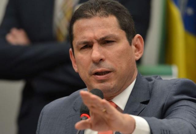 Imagem da noticia Vice-presidente da Câmara critica demora em troca de ministro da Saúde