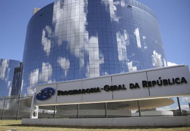 Imagem da noticia MPF investiga se há conexão entre vandalismo contra torres e ataque aos Poderes