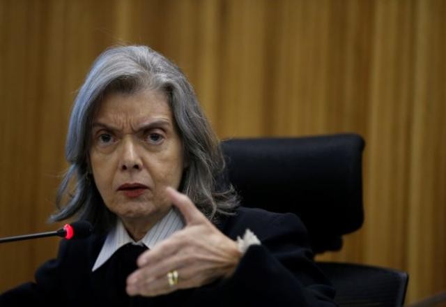Imagem da noticia Governo tem 24h para explicar suposta ajuda da Abin a Flávio Bolsonaro