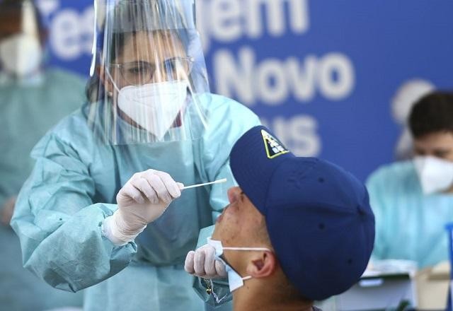 Imagem da noticia Covid-19: média móvel de casos vai a 150 mil e bate novo recorde