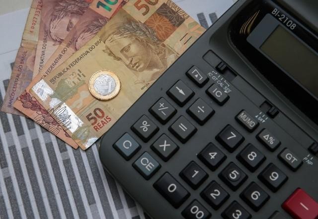 Juros do crédito rotativo do cartão chegam a 411% ao ano, diz BC