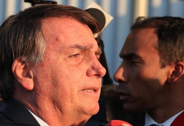 Imagem da noticia "Mandei, qual o problema?", diz Bolsonaro a jornal sobre disparo de fake news