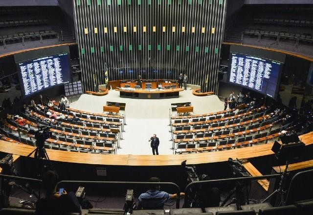 Imagem da noticia Câmara aprova pena maior para importunação sexual em táxi ou aplicativo de transporte