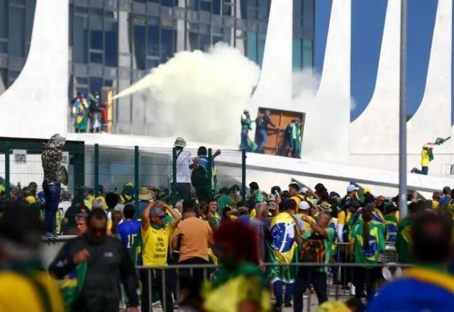 Imagem da noticia Lesa Pátria: PF faz buscas em oito estados contra envolvidos no 8 de janeiro