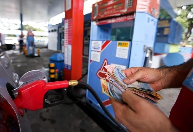 Imagem da noticia ICMS dos Combustíveis: deputados debatem projeto no plenário nesta 3ª feira