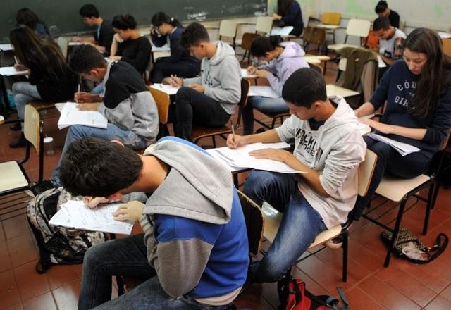 Imagem da noticia MEC suspende implementação do Novo Ensino Médio por 60 dias
