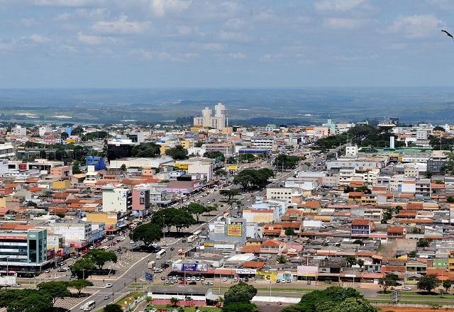 Imagem da noticia Mulher ateia fogo na própria casa com marido e duas filhas pequenas dentro