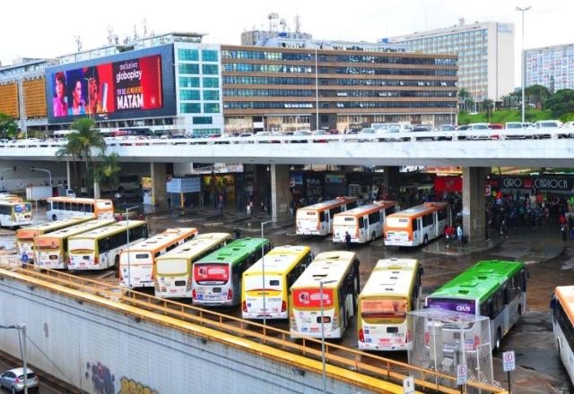 Imagem da noticia Sem ônibus no DF: mesmo após Justiça suspender greve, rodoviários mantêm paralisação