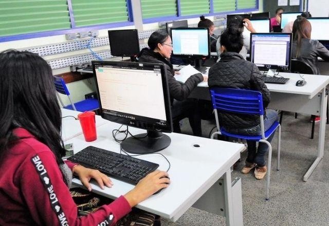 Governo libera R$ 3,5 bi para implementação de internet nas escolas
