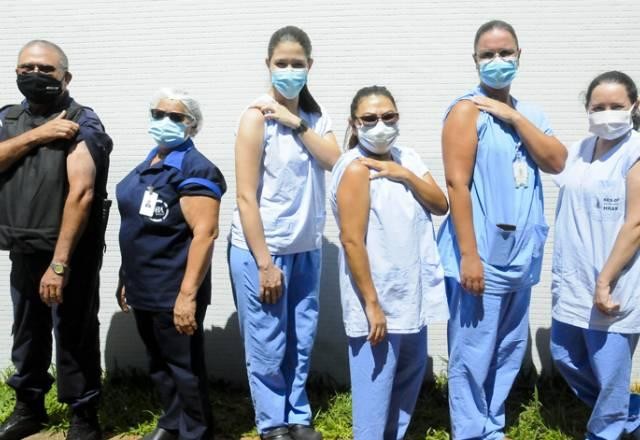 Imagem da noticia Ministério Público busca informações sobre "fura-filas" na vacinação