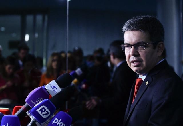 Imagem da noticia Governo não descarta judicializar desoneração da folha de pagamento, diz Randolfe