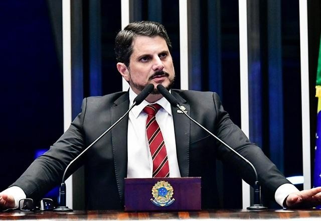 Imagem da noticia Marcos do Val diz à PF que proposta de gravar Moraes partiu de Silveira