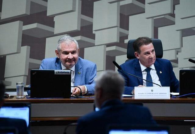 Imagem da noticia Votação de relatório sobre PL que prorroga desoneração da folha de pagamento é adiada
