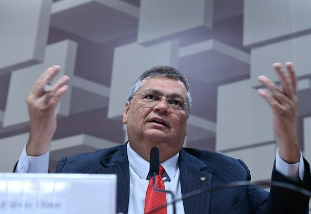 Dino deve enfrentar questões sobre carreira e atuação no 8/1 durante sabatina